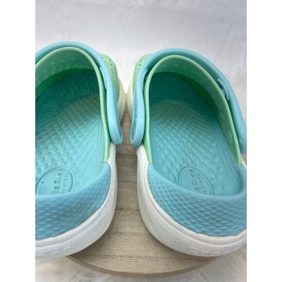 Girl's Crocs Perforated Aqua Blue Platform Toddler Size 11 GUC - Picture 5 of 9
